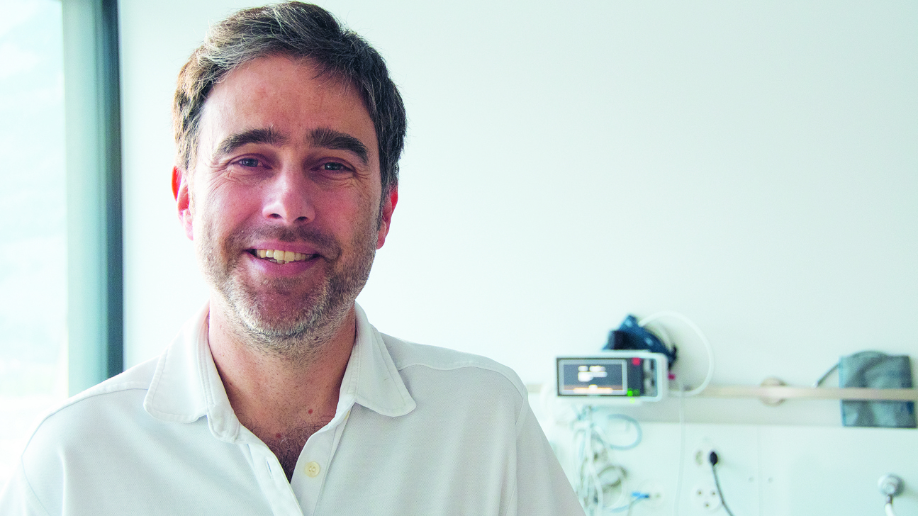   Dr. med. Gregory Fretz ist Leitender Arzt der Medizinischen Poliklinik am Kantonsspital Graubünden in Chur. Er unterhält eine Sprechstunde für Long-Covid.