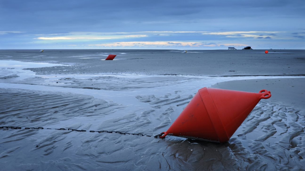 Boje Strand Ebbe Istock 166308489