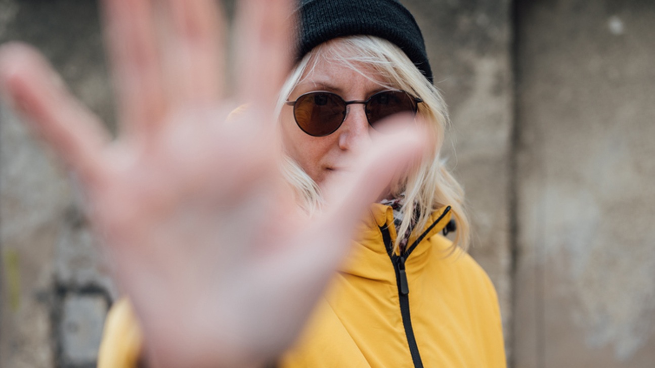 Hand Stopp Frau Istock 1342093322
