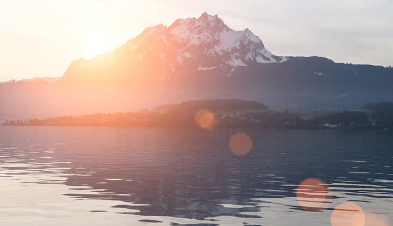 Berg Sonnenaufgang See Istock 512106148