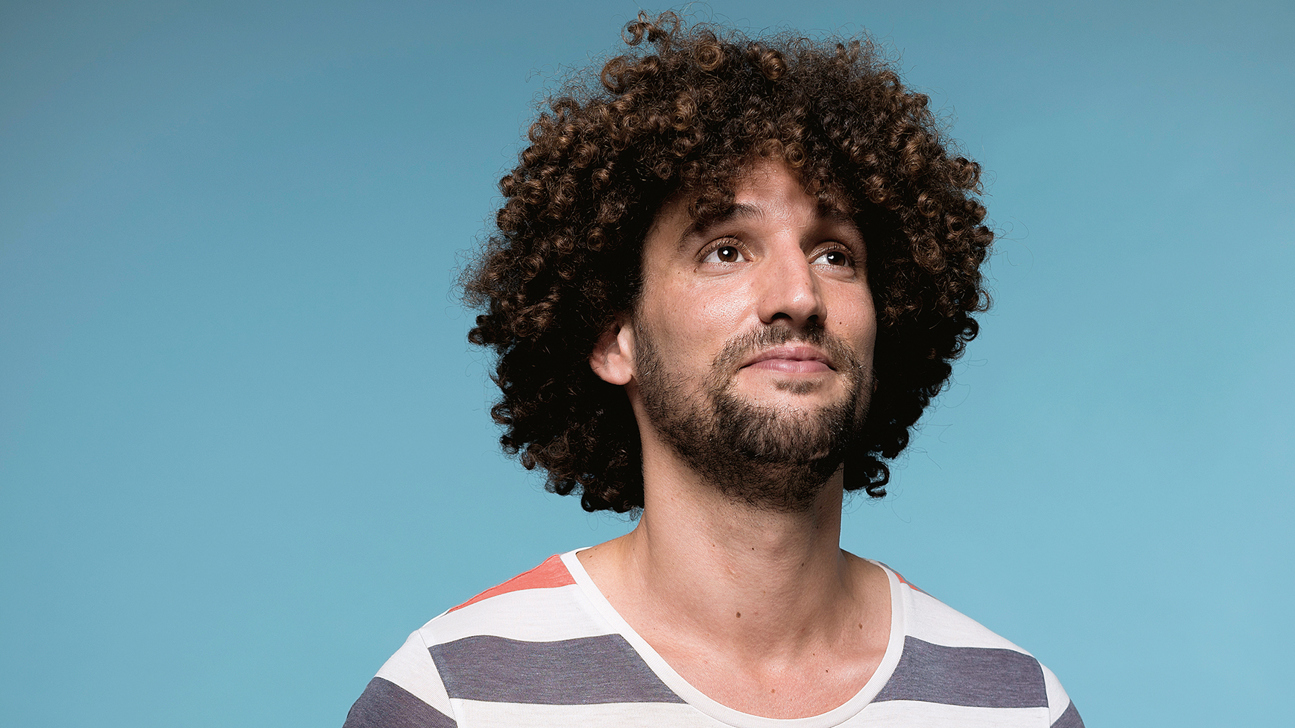 Malik El Bay doziert zu Themen an der Schnittstelle von Technologie, Wirtschaft und Gesellschaft an der FFHS.
