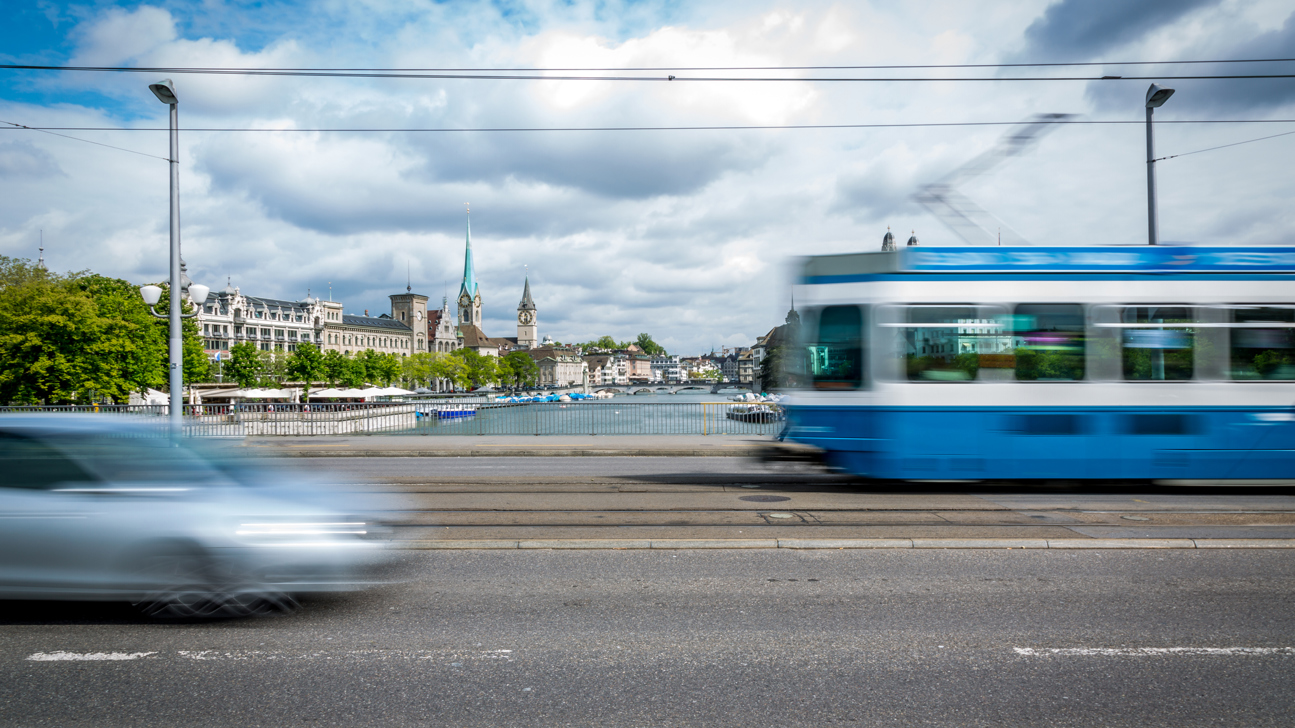 Verkehr Lärm Auto Tram Zürich Schweiz Istock 483720627