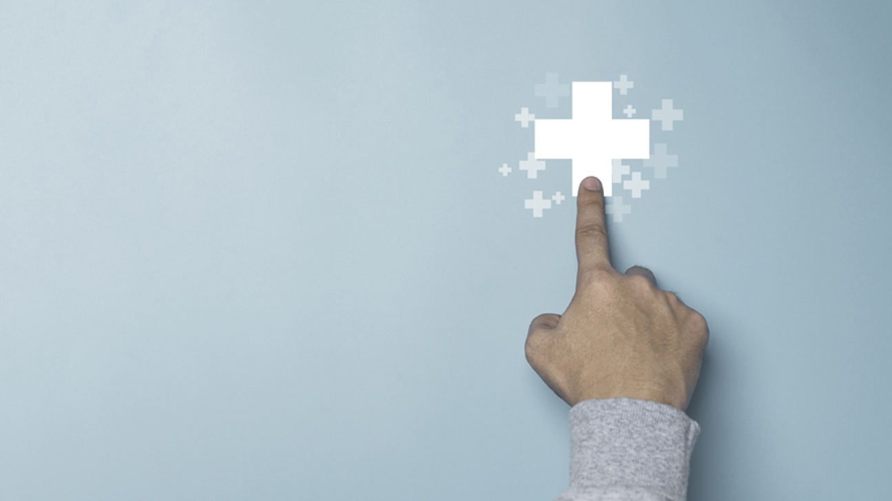 Schweiz Kreuz Zeigefinger Drücken Istock 1315127913