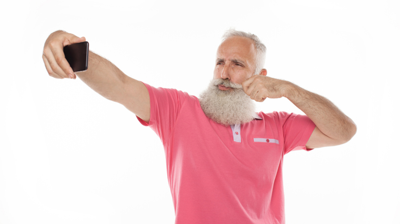 Digitaler Senior Istock 1194111770