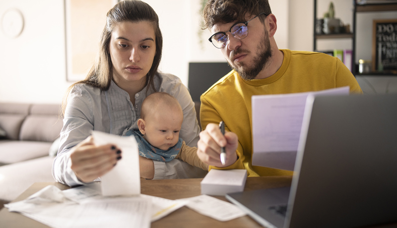Familie Geld Budget Rechnen Istock 1434444164 Web