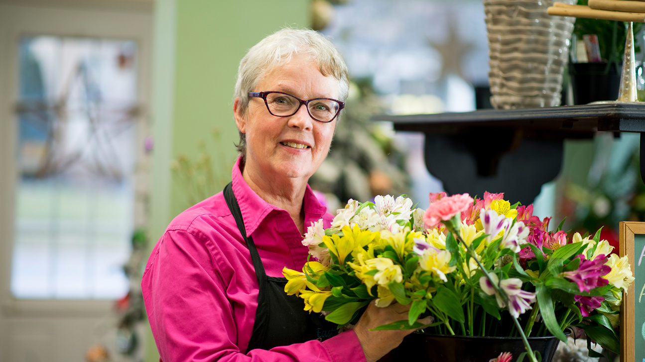 Alt Arbeit Frau Blumen Web