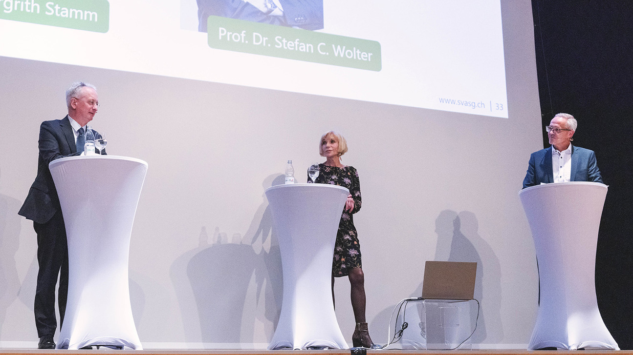(von links) Stefan C.Wolter und Margrit Stamm beantworteten Fragen von IV-Stellenleiter Patrick Scheiwiller und des Publikums.