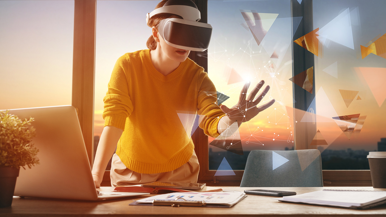 KI Frau Virtual Realtity Istock 1396970411 Web