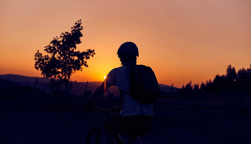 Fahrrad Velo Sonnenuntergang Dämmerung Istock 1412002438 Web