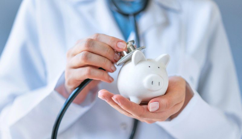Arzt Kosten Sparschwein Stethoskop Istock 1136527884
