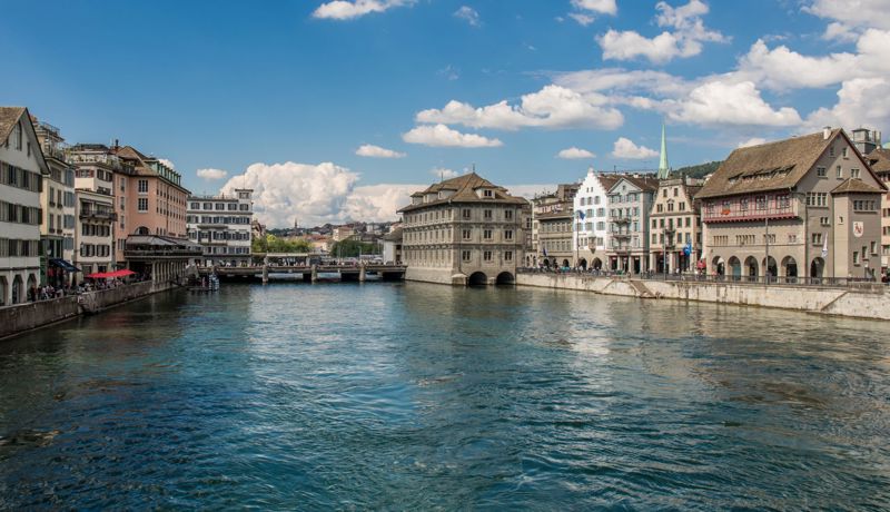 Zurich Rathausbruecke Istock 994872450 Web