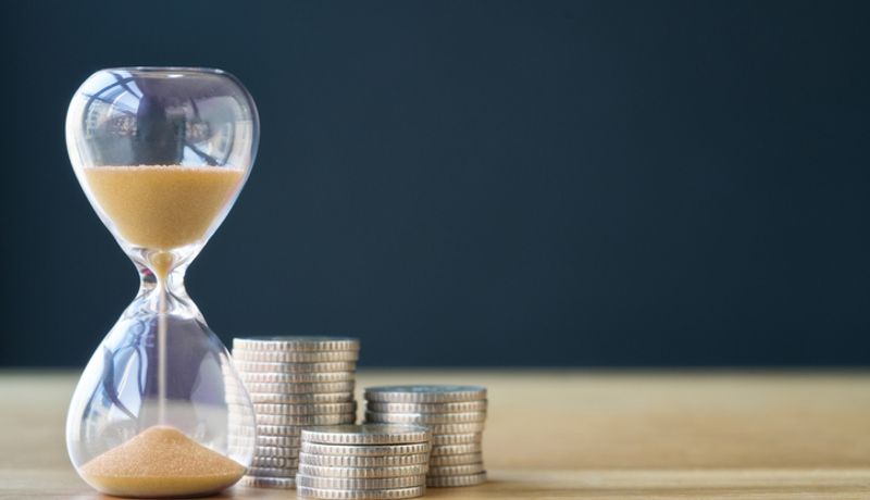 Stundenglas_Geld_Warten_Istock 1187184203