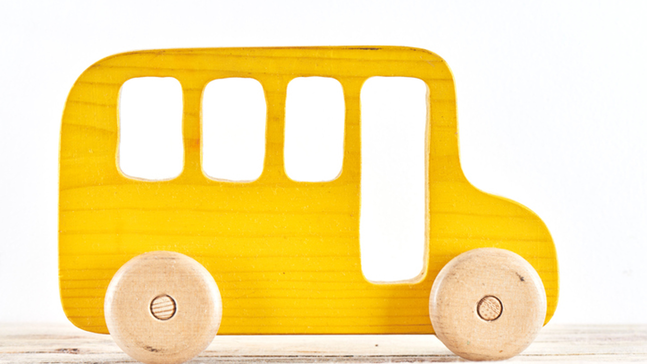 Bus: Istock 1080116512